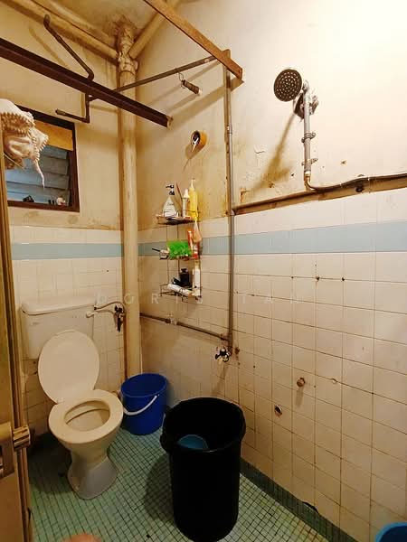 Rumah Flat untuk Dijual di Taman Megah Ria - Doris Tan - Bathroom - PropertyGuru.com.my