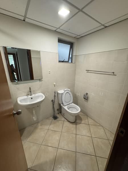 Servis Apartment untuk Disewa di Kiara Designer Suites - Jason Chiam - Bathroom - PropertyGuru.com.my