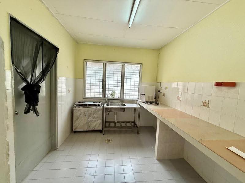 1.5-storey Terraced House for Sale in Usj 6 (Subang Jaya) - Kenix Lee - Kitchen - PropertyGuru.com.my