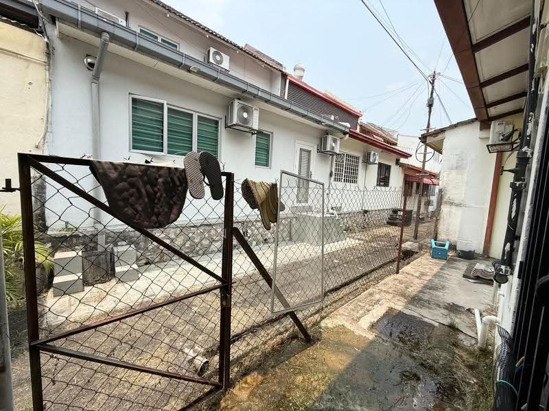 1.5-storey Terraced House for Sale in Usj 6 (Subang Jaya) - Kenix Lee - Exterior - PropertyGuru.com.my