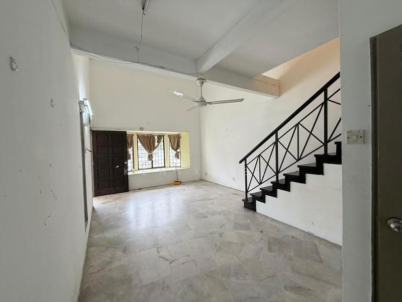 1.5-storey Terraced House for Sale in Usj 6 (Subang Jaya) - Kenix Lee - Living Room - PropertyGuru.com.my