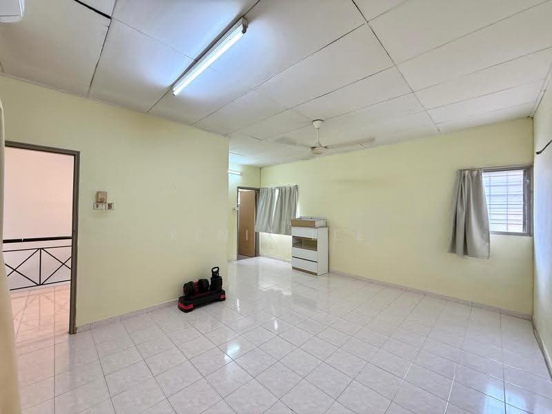 1.5-storey Terraced House for Sale in Usj 6 (Subang Jaya) - Kenix Lee - Living Room - PropertyGuru.com.my
