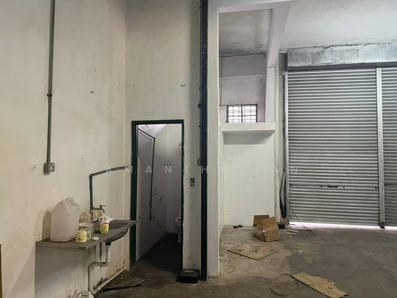 Terrace Factory for Sale in Permas Jaya (Johor Bahru) - Samantha Tan - Bathroom - PropertyGuru.com.my