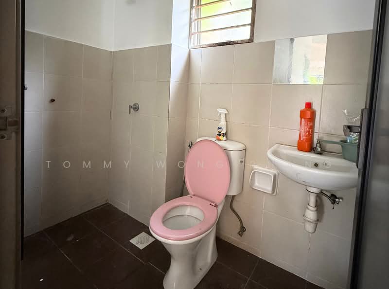 Rumah Teres 2 Tingkat untuk Disewa di Bandar Kinrara Seksyen 1 (Bandar Kinrara) - Tommy Wong Phang - Bathroom - PropertyGuru.com.my
