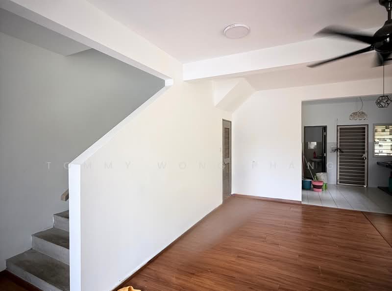 Rumah Teres 2 Tingkat untuk Disewa di Bandar Kinrara Seksyen 1 (Bandar Kinrara) - Tommy Wong Phang - Living Room - PropertyGuru.com.my