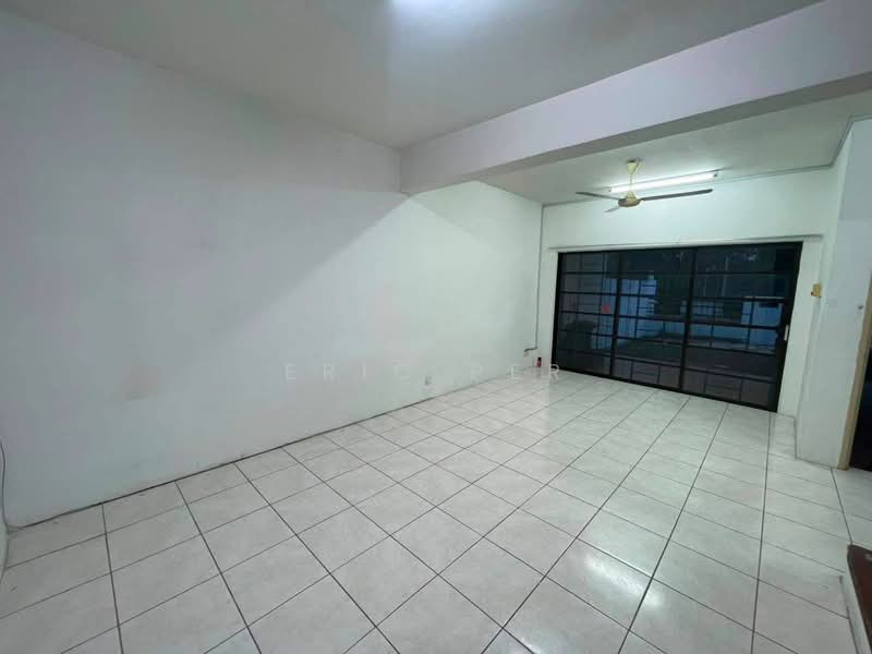 Rumah Teres 2 Tingkat untuk Disewa di Petaling Jaya (Selangor) - Eric Per - Living Room - PropertyGuru.com.my