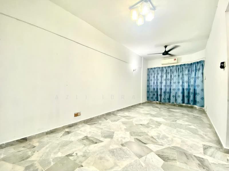 Pangsapuri untuk Dijual di Vista Seri Putra - Azli Ibrahim - Living Room - PropertyGuru.com.my