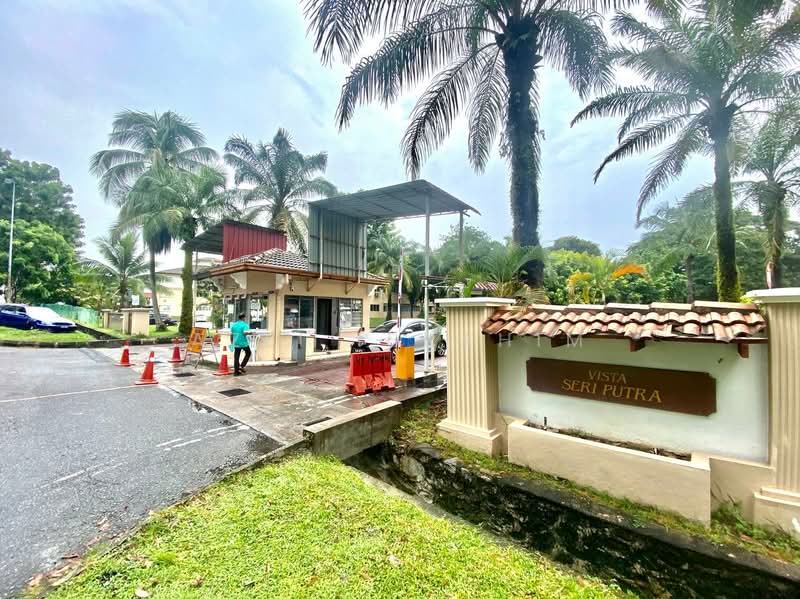 Pangsapuri untuk Dijual di Vista Seri Putra - Azli Ibrahim - Exterior - PropertyGuru.com.my