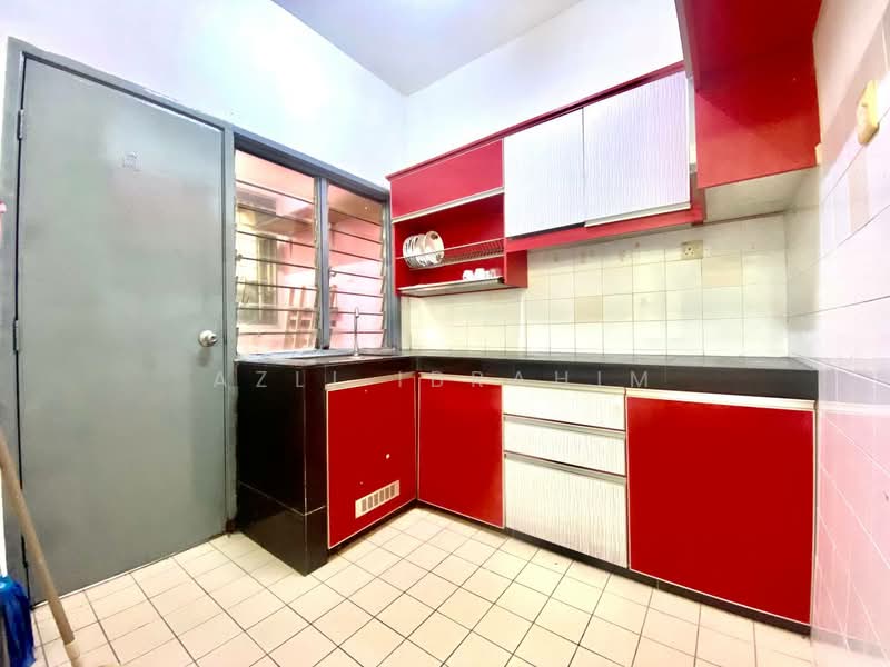 Pangsapuri untuk Dijual di Vista Seri Putra - Azli Ibrahim - Kitchen - PropertyGuru.com.my