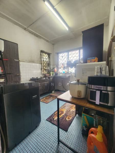 Rumah Teres 1 Tingkat untuk Dijual di Taman Mawar (Pasir Gudang) - Melinda Ee - Kitchen - PropertyGuru.com.my