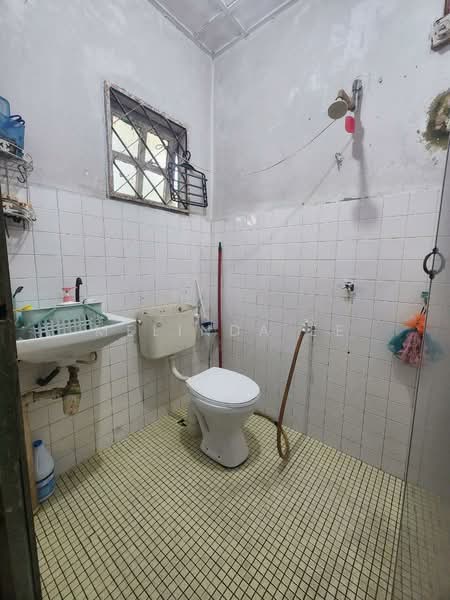 Rumah Teres 1 Tingkat untuk Dijual di Taman Mawar (Pasir Gudang) - Melinda Ee - Bathroom - PropertyGuru.com.my