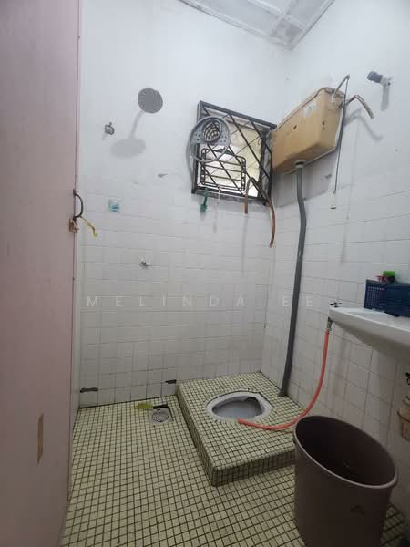Rumah Teres 1 Tingkat untuk Dijual di Taman Mawar (Pasir Gudang) - Melinda Ee - Bathroom - PropertyGuru.com.my