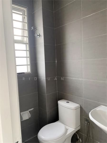 Rumah Teres untuk Dijual di Taman Dato Demang (Seri Kembangan) - Ridzuan Lu - Bathroom - PropertyGuru.com.my