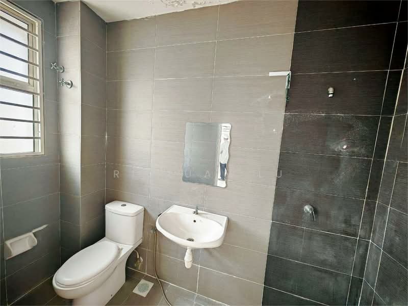 Rumah Teres untuk Dijual di Taman Dato Demang (Seri Kembangan) - Ridzuan Lu - Bathroom - PropertyGuru.com.my