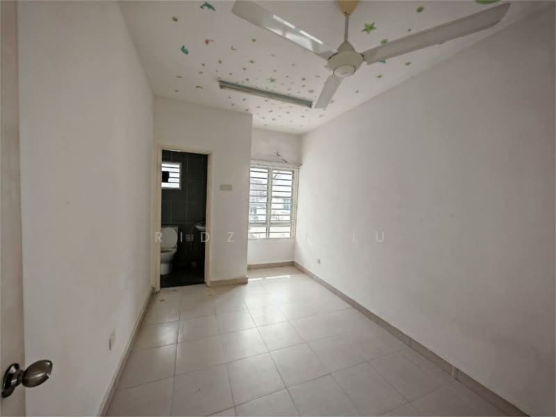 Rumah Teres untuk Dijual di Taman Dato Demang (Seri Kembangan) - Ridzuan Lu - Bathroom - PropertyGuru.com.my