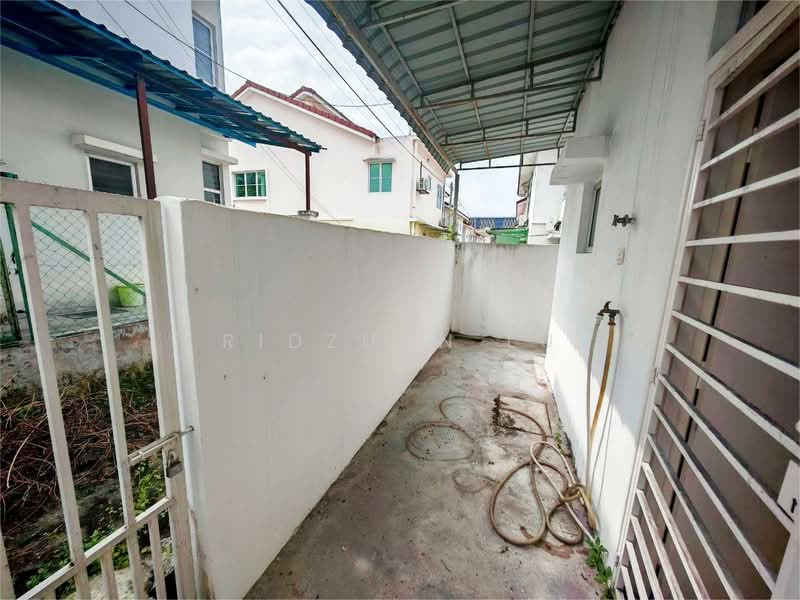 Rumah Teres untuk Dijual di Taman Dato Demang (Seri Kembangan) - Ridzuan Lu - Exterior - PropertyGuru.com.my