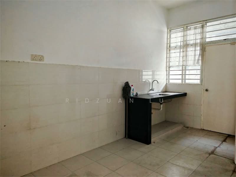 Rumah Teres untuk Dijual di Taman Dato Demang (Seri Kembangan) - Ridzuan Lu - Kitchen - PropertyGuru.com.my