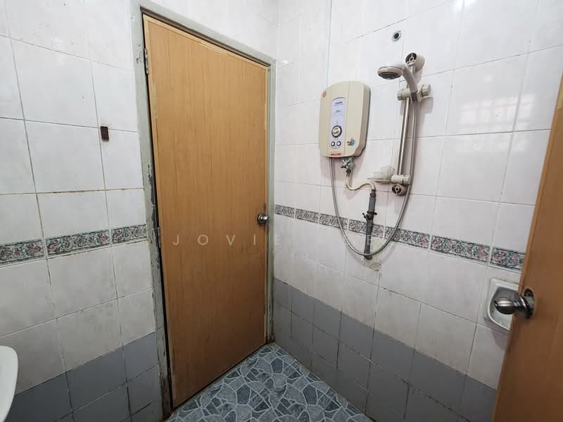 Rumah Teres 2 Tingkat untuk Dijual di Taman Puchong Prima (Puchong) - Jovie Lee - Bathroom - PropertyGuru.com.my