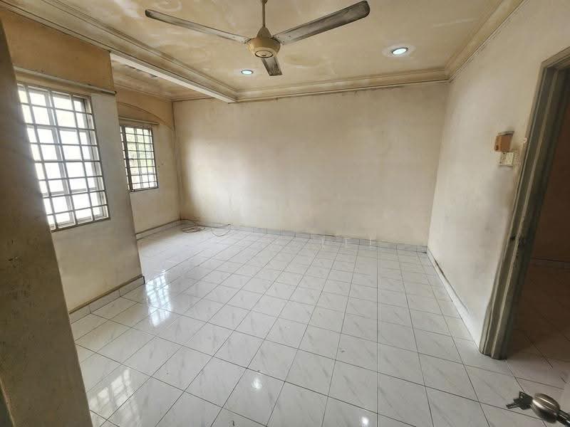 Rumah Teres 2-Tingkat untuk Dijual di Taman Puchong Prima (Puchong) - Jovie Lee - Living Room - PropertyGuru.com.my