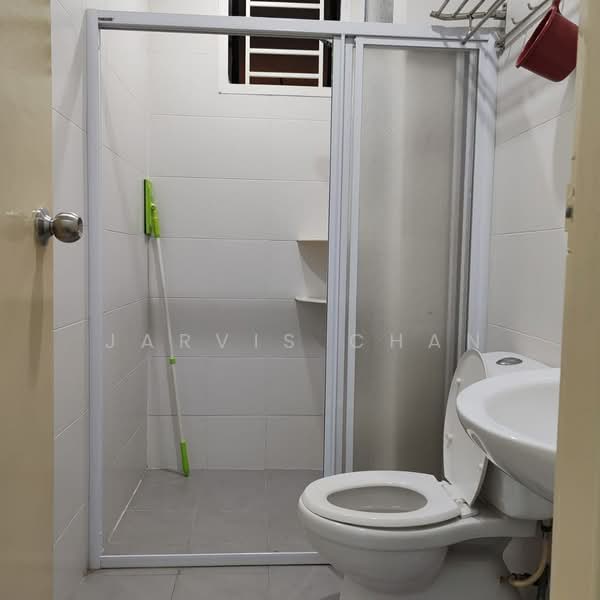 Servis Apartment untuk Dijual di Jentayu Residensi @ Tampoi - Jarvis Chan - Bathroom - PropertyGuru.com.my