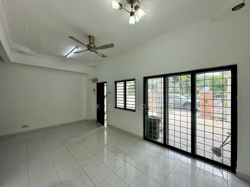 Rumah Teres 2 Tingkat untuk Dijual di Taman Puchong Prima (Puchong) - KT Go - Living Room - PropertyGuru.com.my