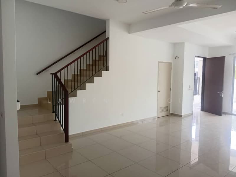 Rumah Teres 2 Tingkat untuk Disewa di Bandar Rimbayu (Telok Panglima Garang) - Lawrence Looi - Living Room - PropertyGuru.com.my