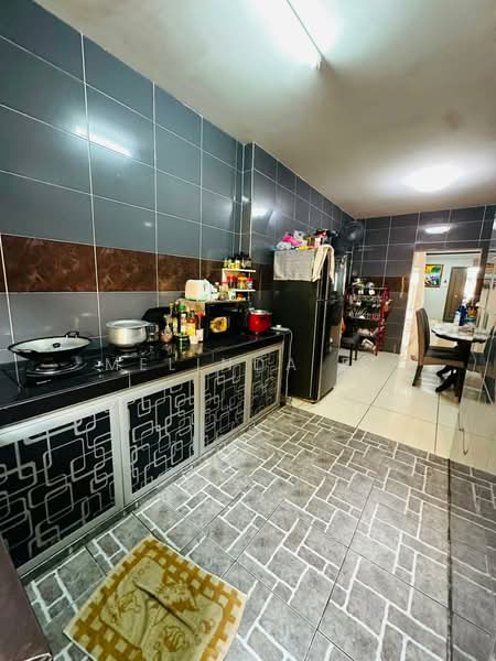 Rumah Teres 2 Tingkat untuk Dijual di Taman Sri Putri (Skudai) - Melinda Ee - Kitchen - PropertyGuru.com.my