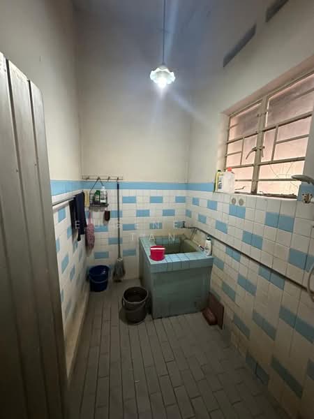 Rumah Berkembar untuk Disewa di George Town (Penang) - Eugene YE Tan - Bathroom - PropertyGuru.com.my