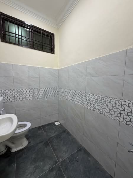 Rumah Teres 2 Tingkat untuk Dijual di Taman Dato' Chellam (Ulu Tiram) - Melinda Ee - Bathroom - PropertyGuru.com.my