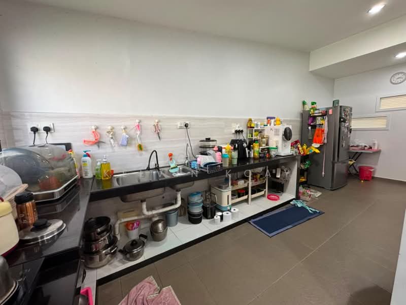 Rumah Teres 1.5 Tingkat untuk Dijual di Taman Pelangi Indah (Ulu Tiram) - Kelvin Koay - Kitchen - PropertyGuru.com.my