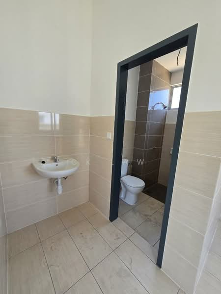 2-storey Terraced House for Rent in Bandar Tasik Kesuma (Beranang) - CK Law - Bathroom - PropertyGuru.com.my