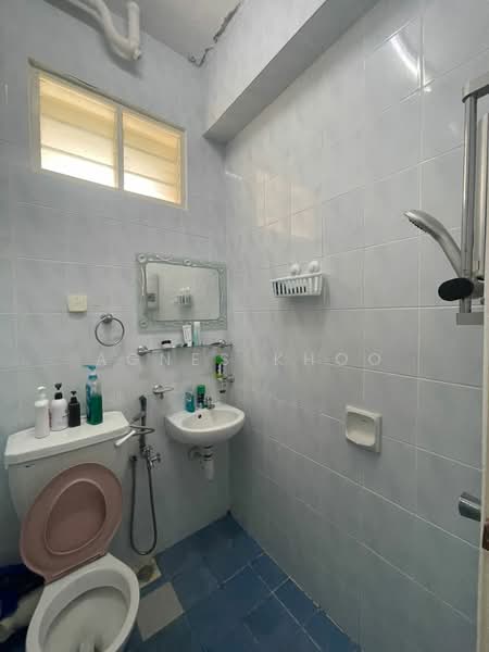 Pangsapuri untuk Dijual di Taman Jubilee Phase 5 - Agnes Khoo - Bathroom - PropertyGuru.com.my