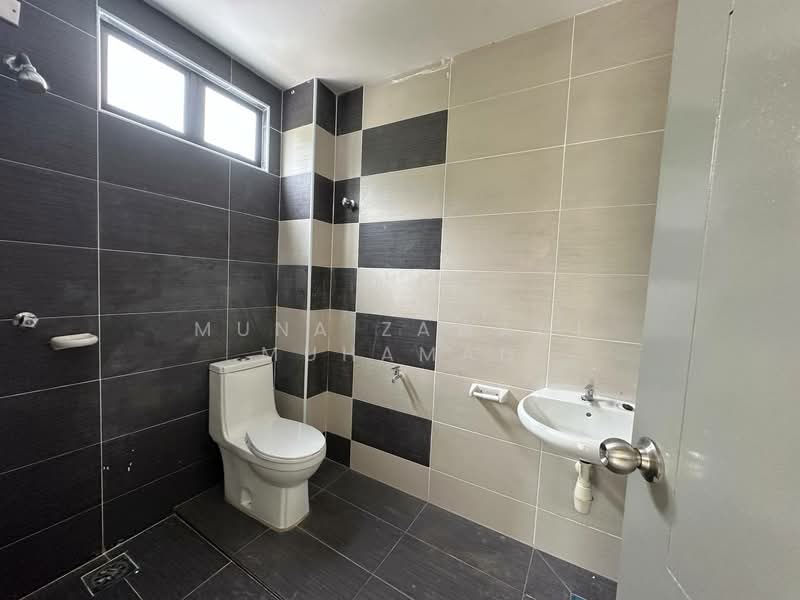 Semi-Detached House for Rent in Taman Nusa Intan (Senawang) - Muna Zawani Muhamad - Bathroom - PropertyGuru.com.my