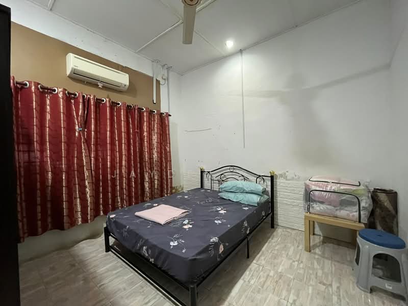 Semi-Detached House for Sale in Taman Lumba Kuda (Alor Setar) - Jayden Geh - Bedroom - PropertyGuru.com.my