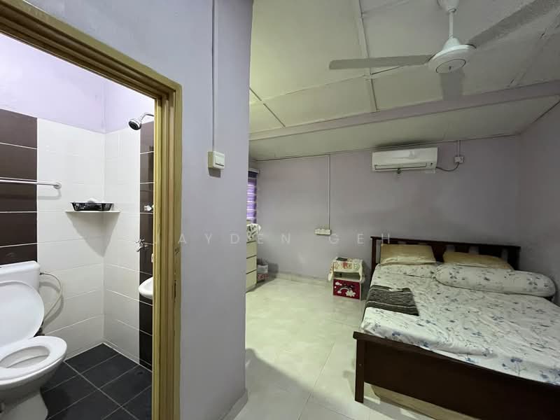 Semi-Detached House for Sale in Taman Lumba Kuda (Alor Setar) - Jayden Geh - Bedroom - PropertyGuru.com.my