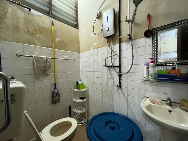 Semi-Detached House for Sale in Taman Lumba Kuda (Alor Setar) - Jayden Geh - Bathroom - PropertyGuru.com.my
