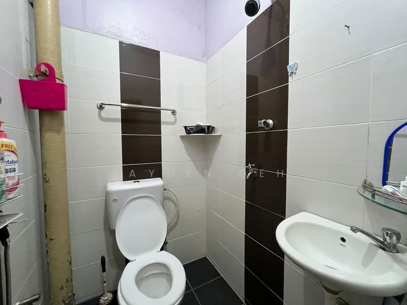 Semi-Detached House for Sale in Taman Lumba Kuda (Alor Setar) - Jayden Geh - Bathroom - PropertyGuru.com.my