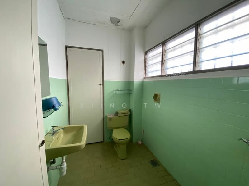 Rumah Teres 2 Tingkat untuk Dijual di Taman Sri Bintang (Kepong) - Kiing TW - Bathroom - PropertyGuru.com.my