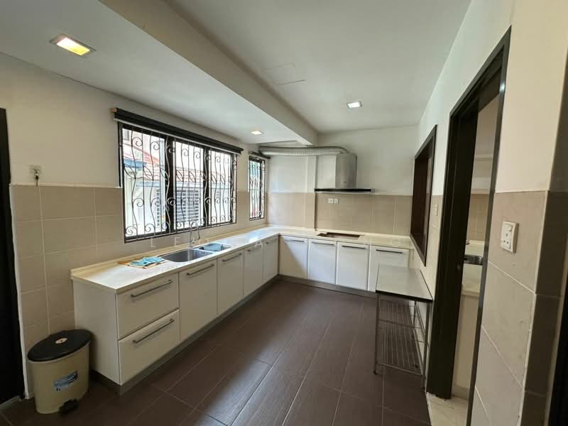 2.5-storey Terraced House for Sale in Bandar Puteri Puchong (Puchong) - Leona Wong - Kitchen - PropertyGuru.com.my