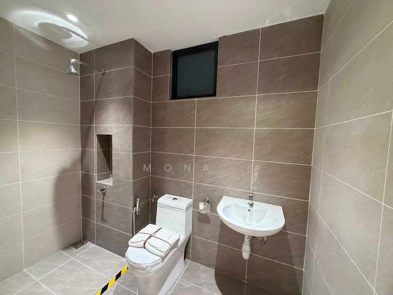 Service Residence for Sale at Bodaiju Residences - Mona . - Bathroom - PropertyGuru.com.my