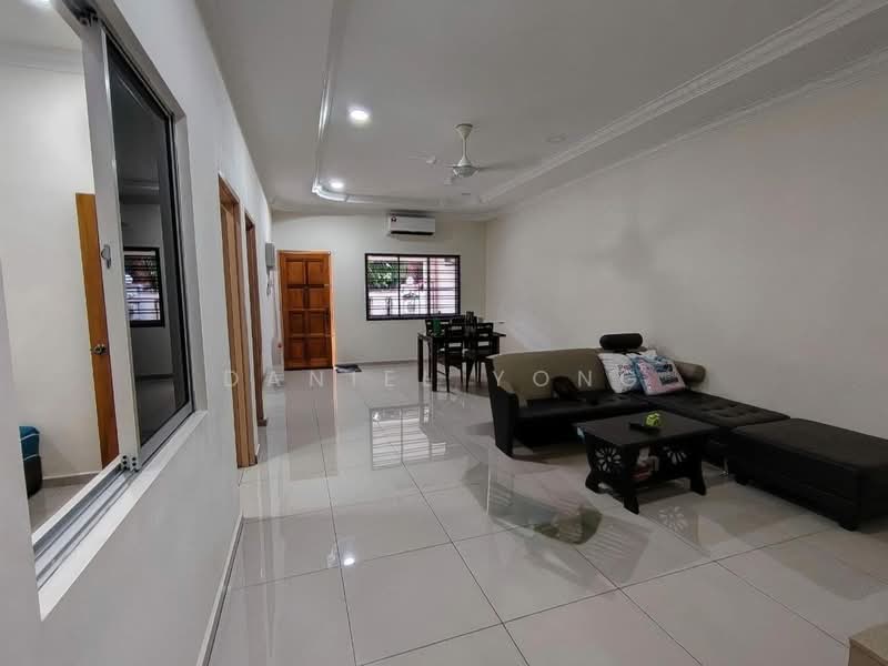 Rumah Teres 1 Tingkat untuk Dijual di Taman Rinting (Masai) - Daniel Yong - Living Room - PropertyGuru.com.my