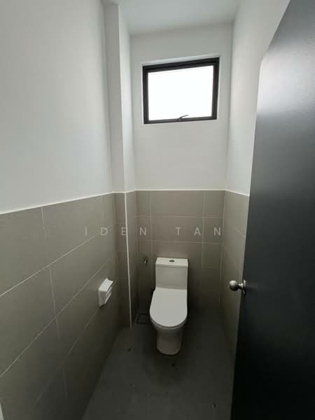 Cluster Factory for Rent in Eco Business Park 1 (Johor Bahru) - Iden Tan - Bathroom - PropertyGuru.com.my