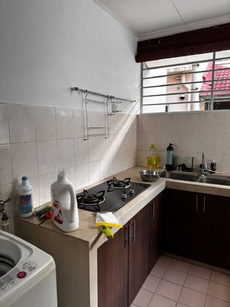 2-storey Terraced House for Sale in TAMAN PUCHONG UTAMA (Puchong) - Shirley Tan - Kitchen - PropertyGuru.com.my