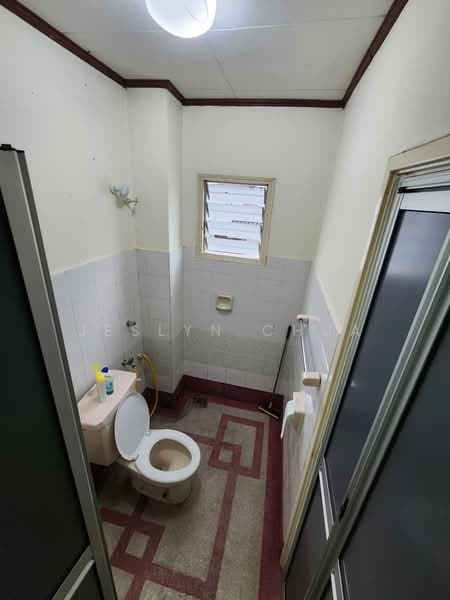 Rumah Teres 2 Tingkat untuk Dijual di Usj 17 (Subang Jaya) - Jeslyn Chua - Bathroom - PropertyGuru.com.my
