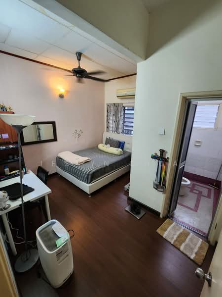 Rumah Teres 2 Tingkat untuk Dijual di Usj 17 (Subang Jaya) - Jeslyn Chua - Bedroom - PropertyGuru.com.my