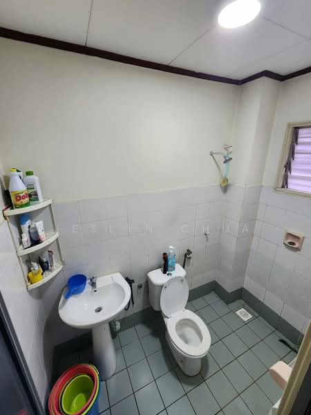 Rumah Teres 2 Tingkat untuk Dijual di Usj 17 (Subang Jaya) - Jeslyn Chua - Bathroom - PropertyGuru.com.my