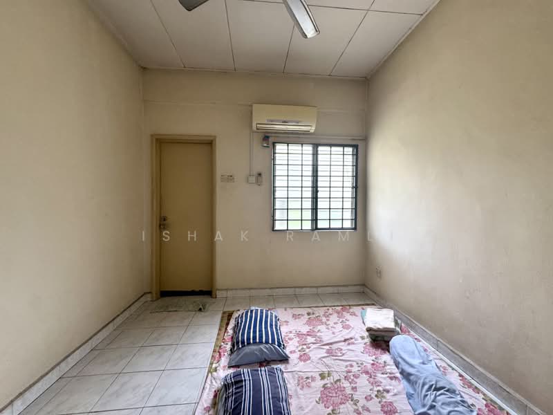 Rumah Teres 2 Tingkat untuk Dijual di Bukit Rimau (Shah Alam) - Ishak Ramli - Bedroom - PropertyGuru.com.my