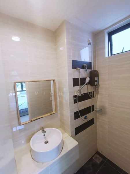 Service Residence for Sale at D'Summit Residences - Michelle Kueh - Bathroom - PropertyGuru.com.my