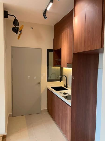 Servis Apartment untuk Dijual di Maya Bay Residences @ Gamuda Cove - Tank Tan - Kitchen - PropertyGuru.com.my