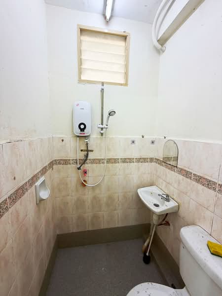 Kondominium untuk Disewa di Jay Series (Greenlane Heights Block J) - Bosco Teoh - Bathroom - PropertyGuru.com.my